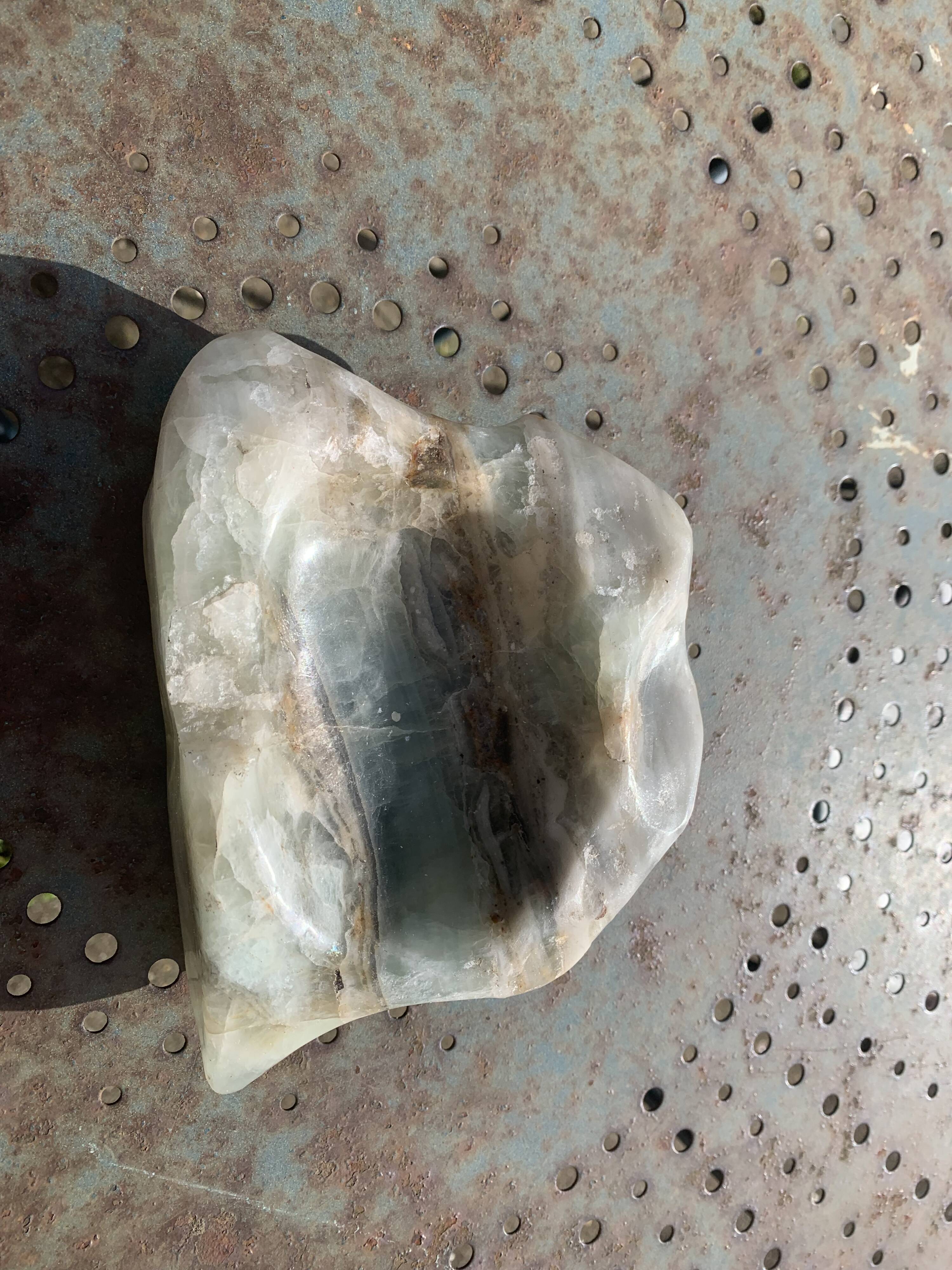 Ashtray cup in a green polished stone and vintage veins