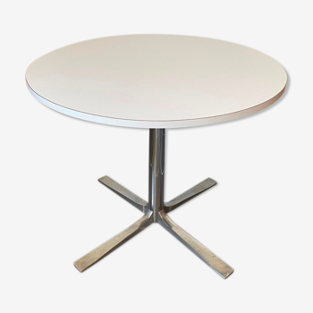 Round kitchen or dining room table in laminate white foot chrome aluminum vintage an70