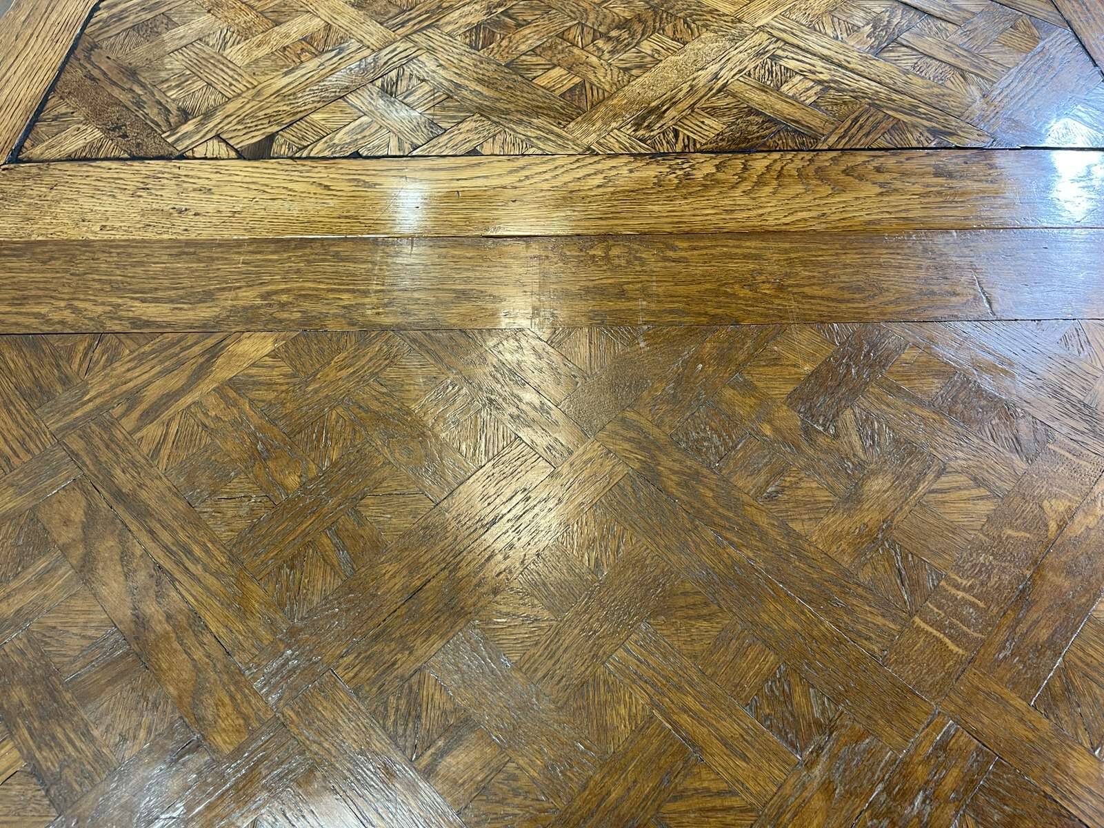 Table de château extensible en chêne des années 1930