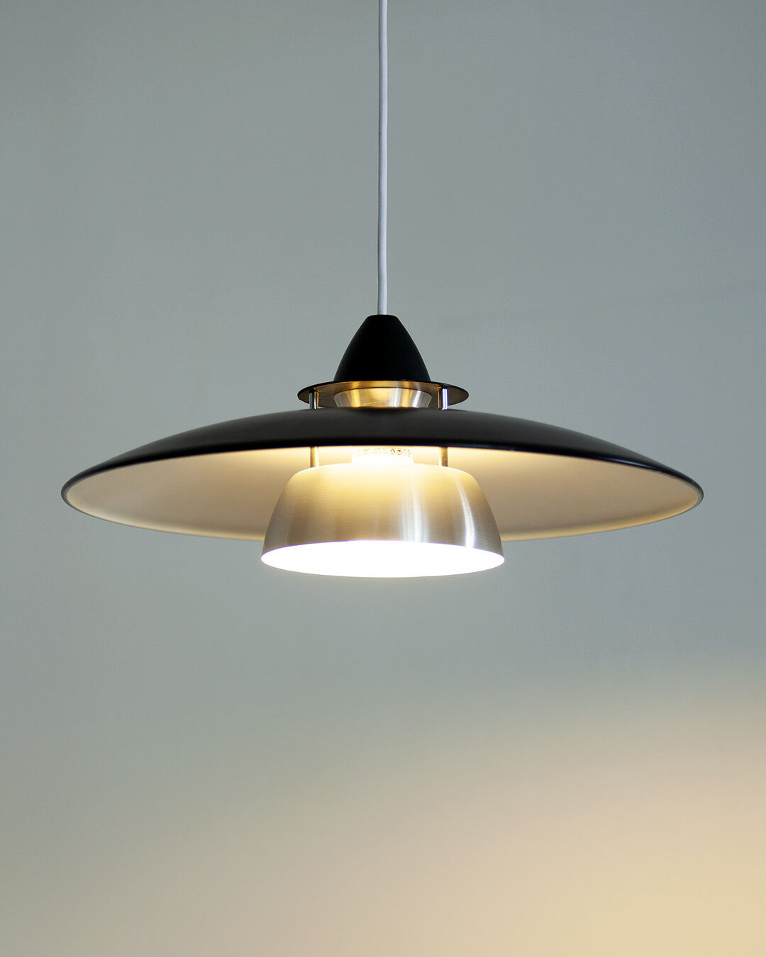 Black scandinavian pendant lamp
