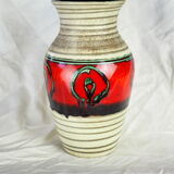 Frieze vase with green and red round