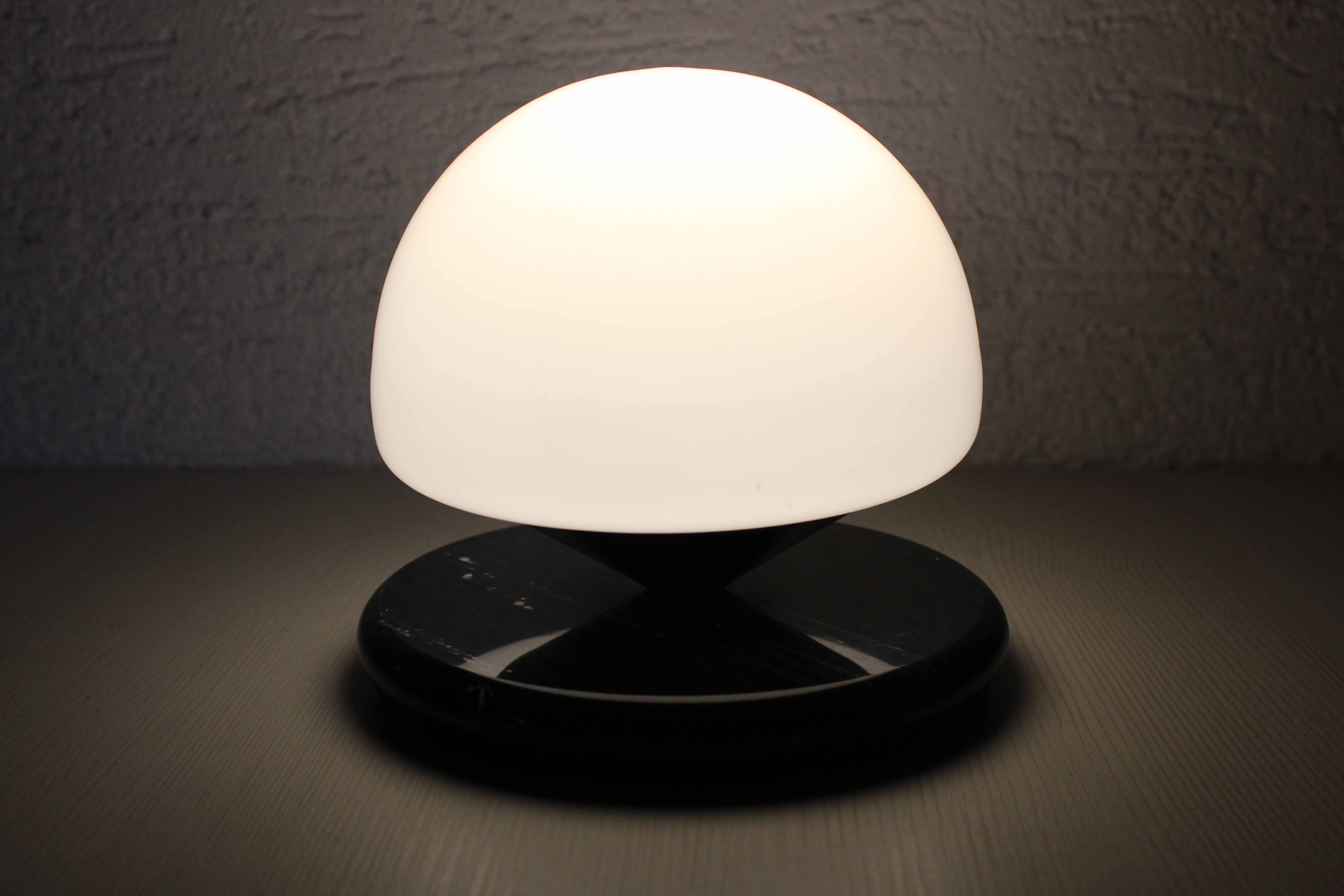Mushroom lamp in marble and opaline glass