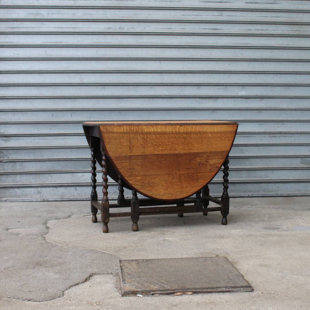 oval folding table