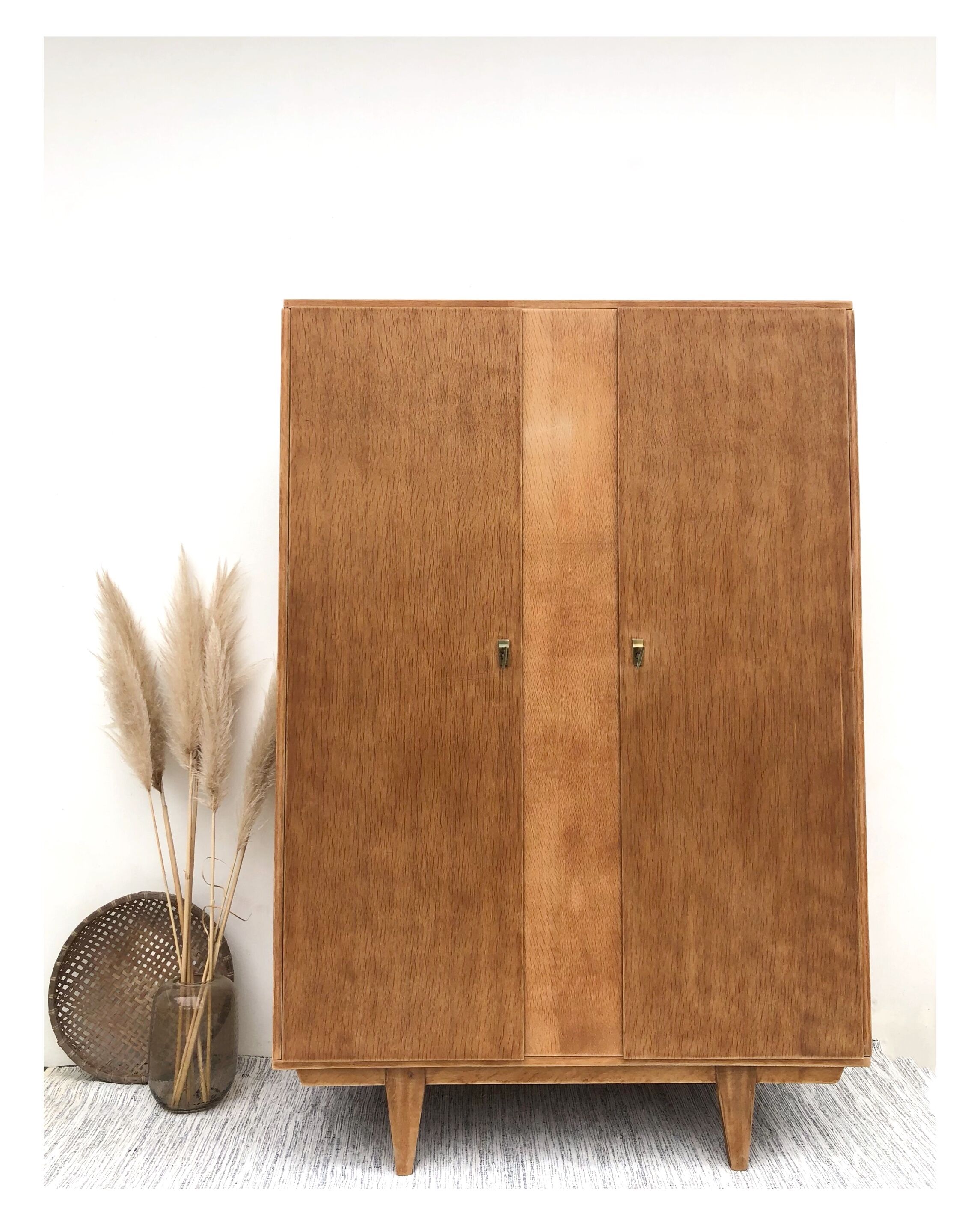 Armoire vintage