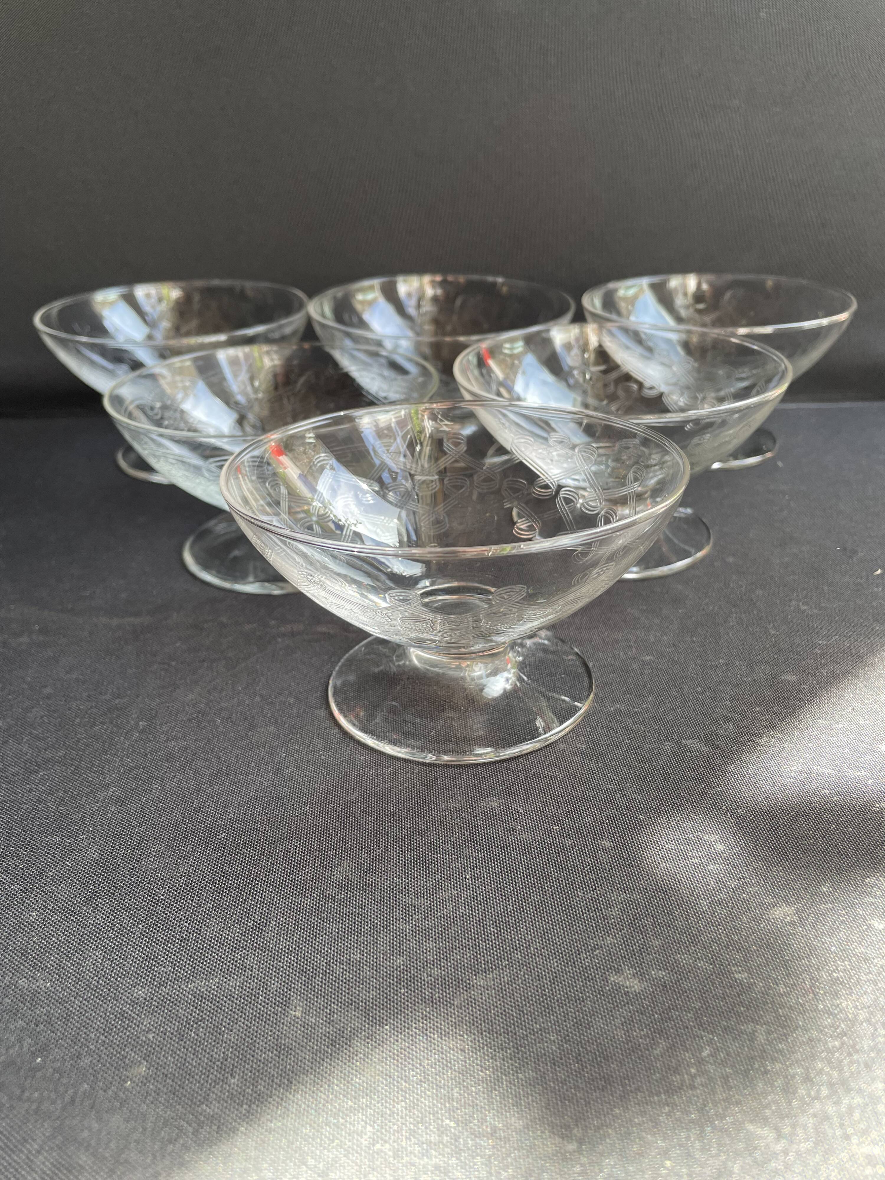 6 champagne glasses – Engraved crystal
