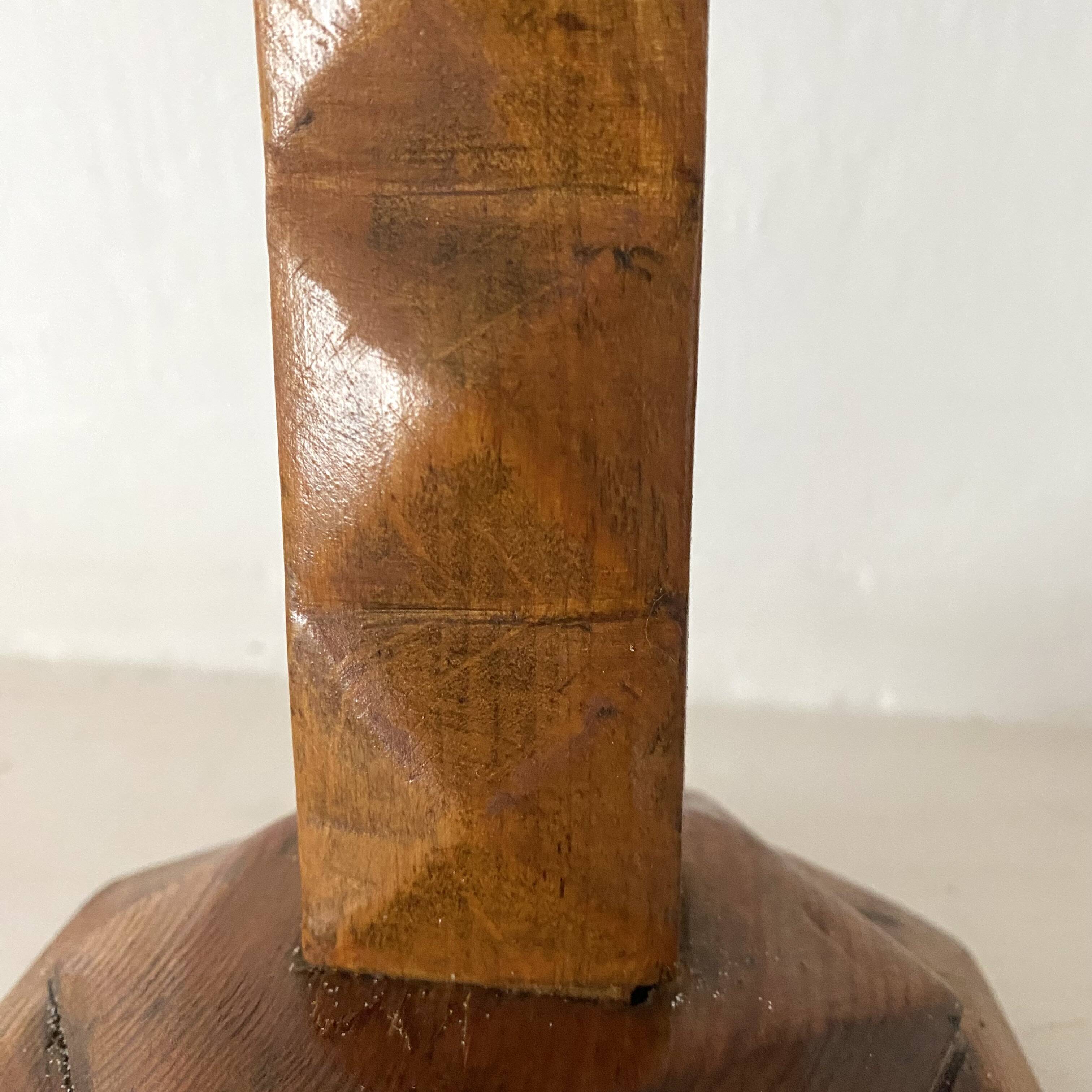 Art Deco lamp in carved wood and jute