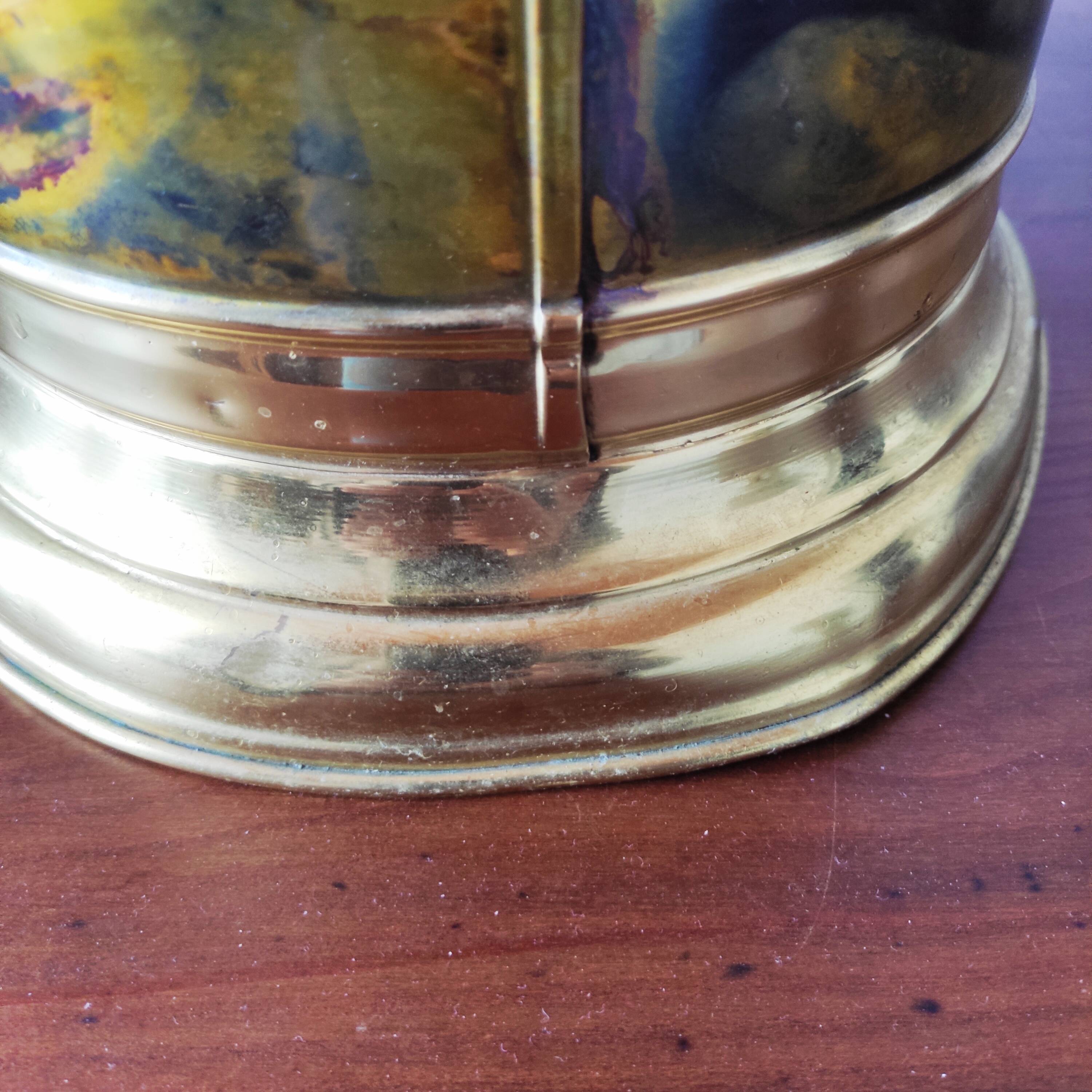 Flame-patterned golden umbrella stand