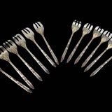 12 fourchettes à gâteaux en métal argenté Ercuis