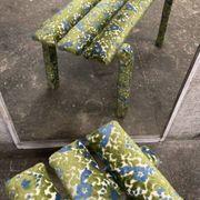 Banc en velours fleuri