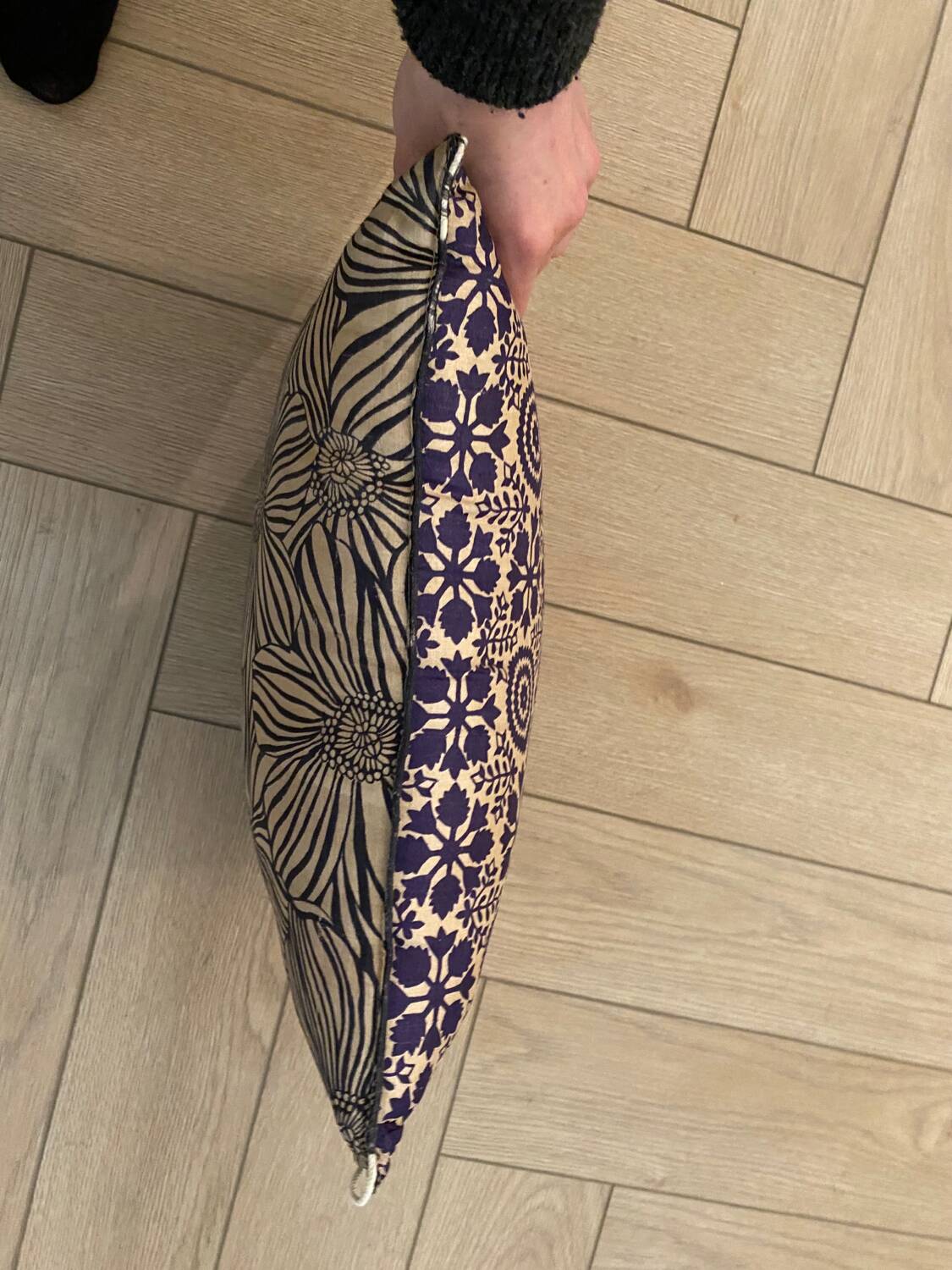 Cushion / floral pattern /100% silk /40x30cm