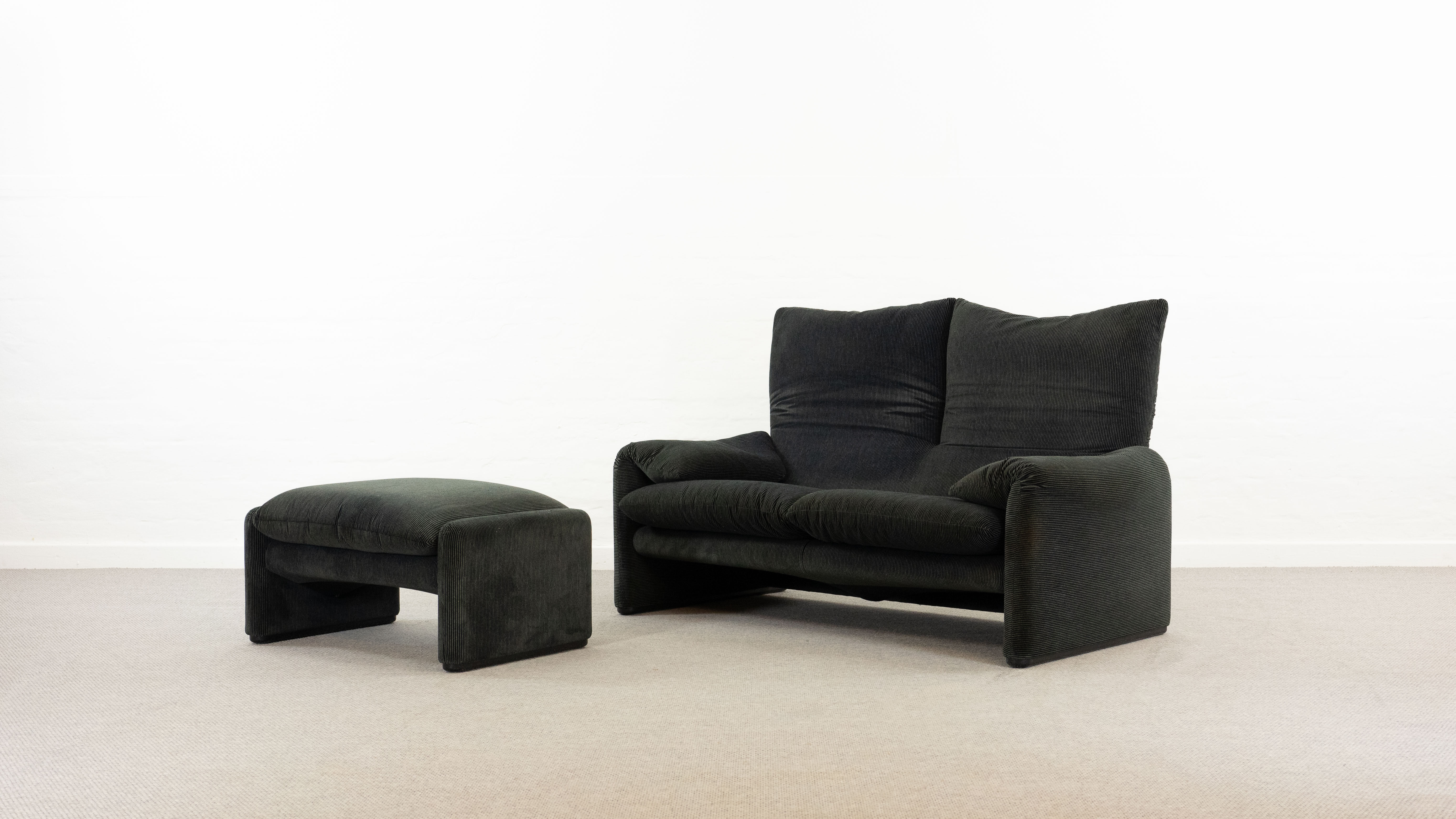 2-seater sofa & footstool maralunga by Vico Magistretti, Cassina