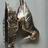 Door knocker/knocker. Woodpecker on tree trunk. In cast iron with a golden patina