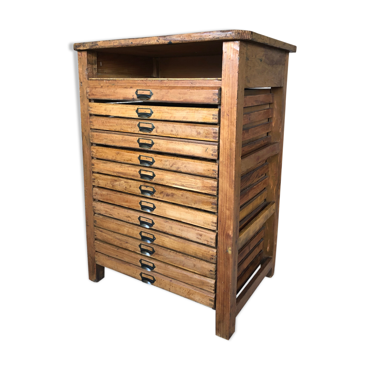 Oak craft cabinet has 13 drawers circa 40's / 50's