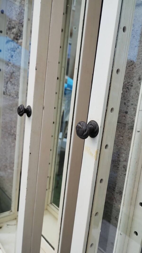 Paire de 2 anciennes petites vitrine en bois massif