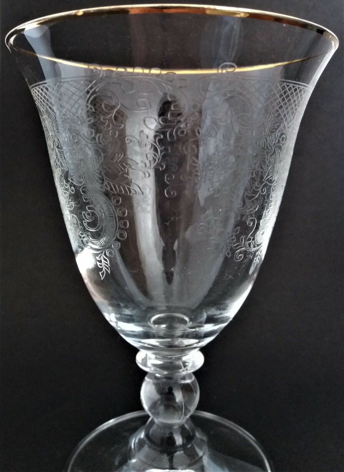 Water glass in crystalline engraved gold border