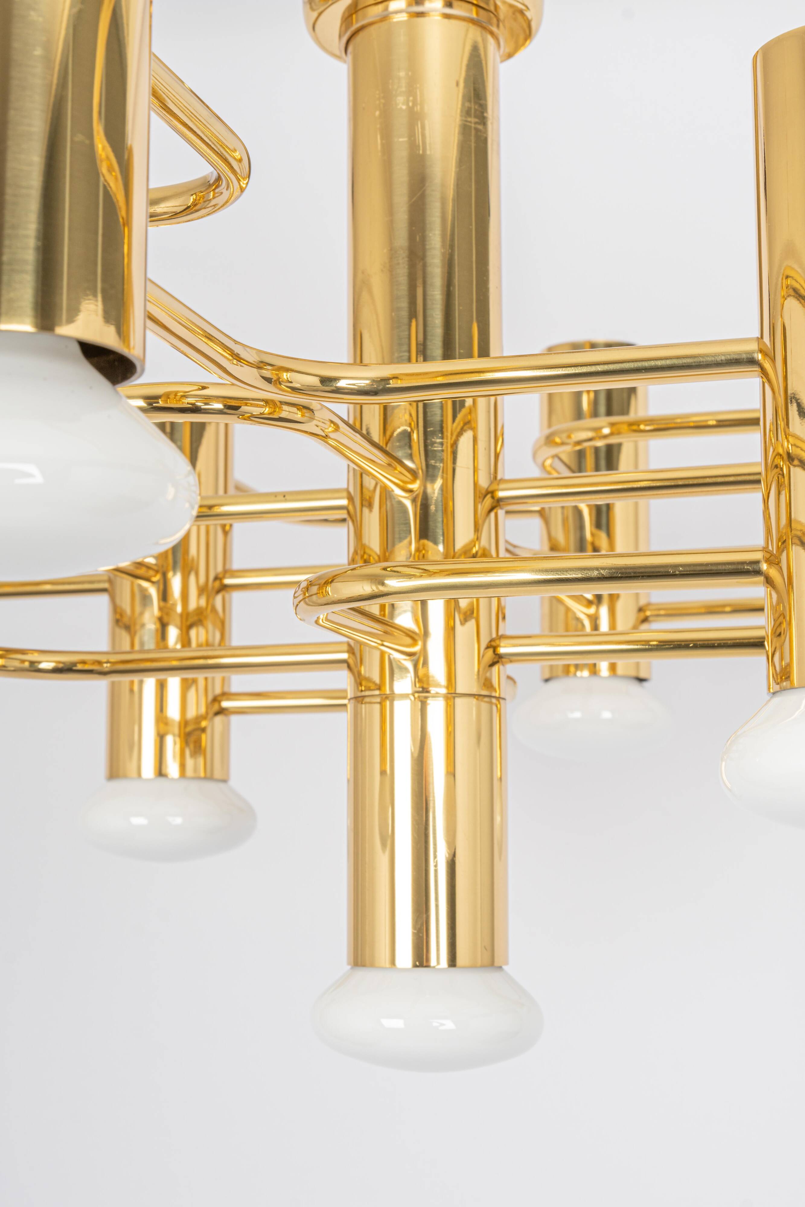 Mid-century chandelier designed by Sciolari, 1970s.