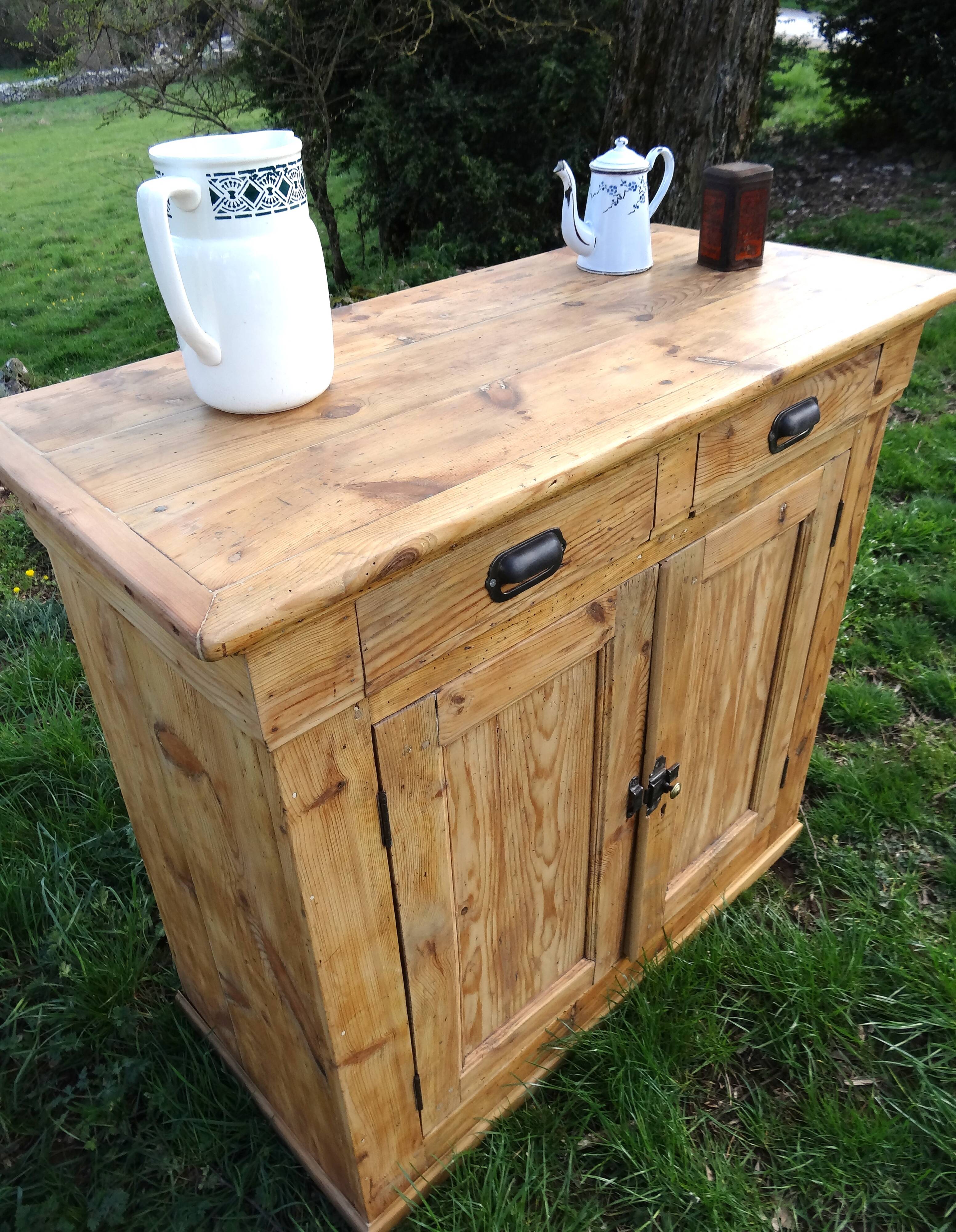 Buffet ancien style campagne