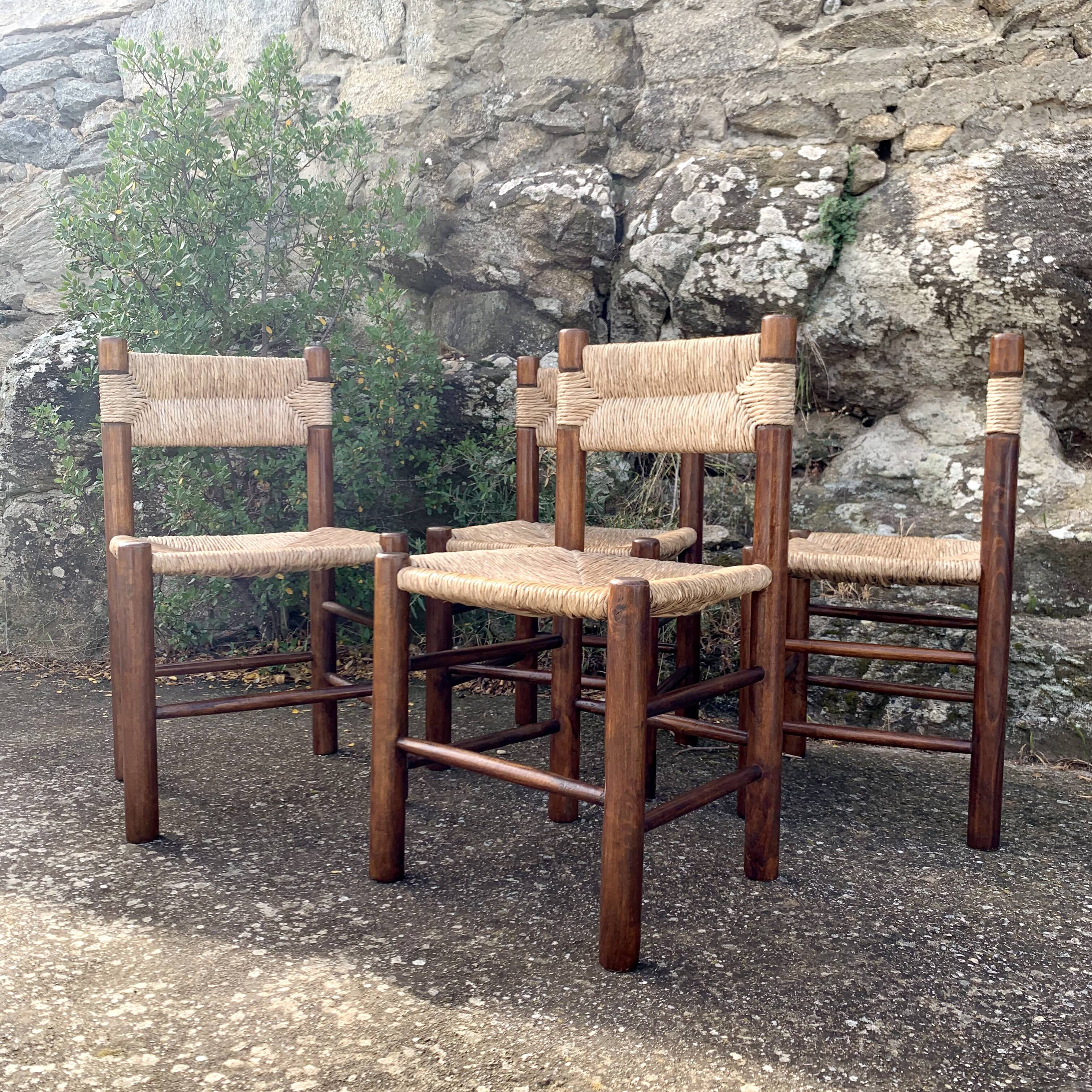 Série de 4 chaises modèle "Dordogne" éditées par Sentou