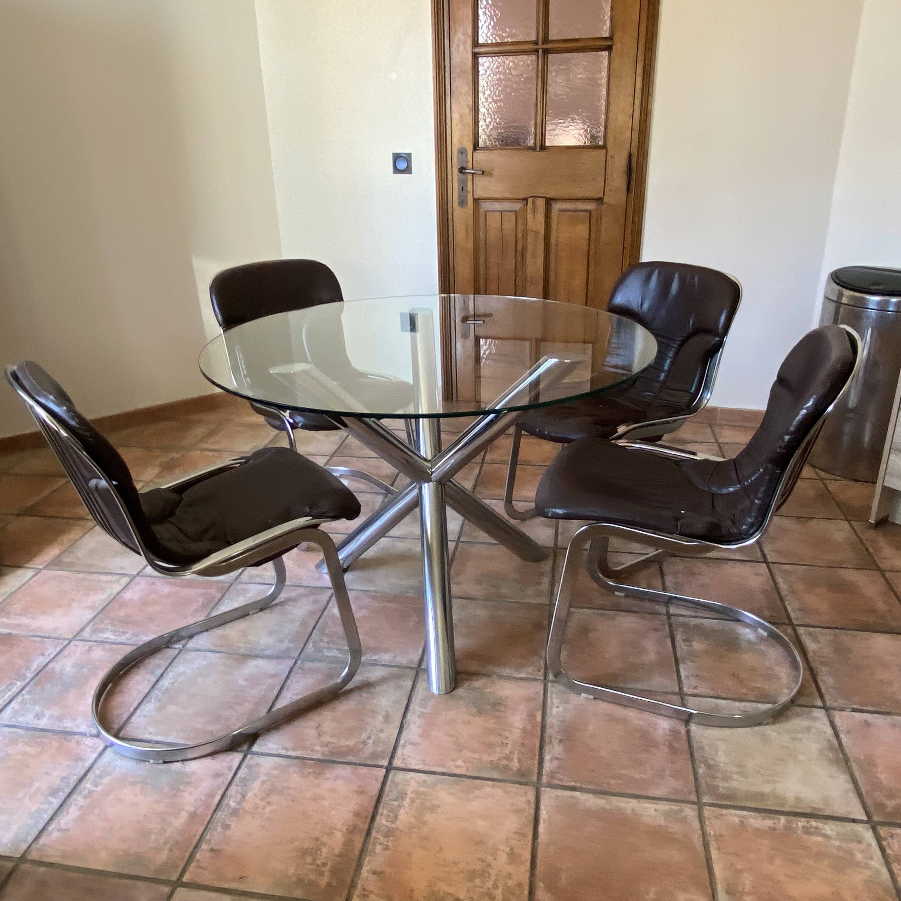 Table Renato Zevi for Roche Bobois. 1970. Diameter 110cm.