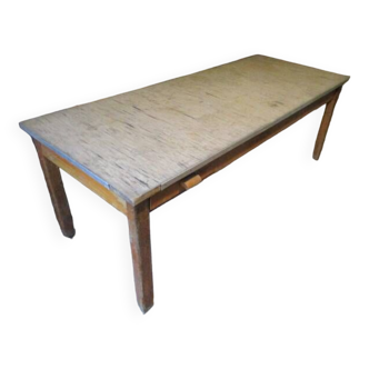 Table longue d'école années '50 dessus blanche