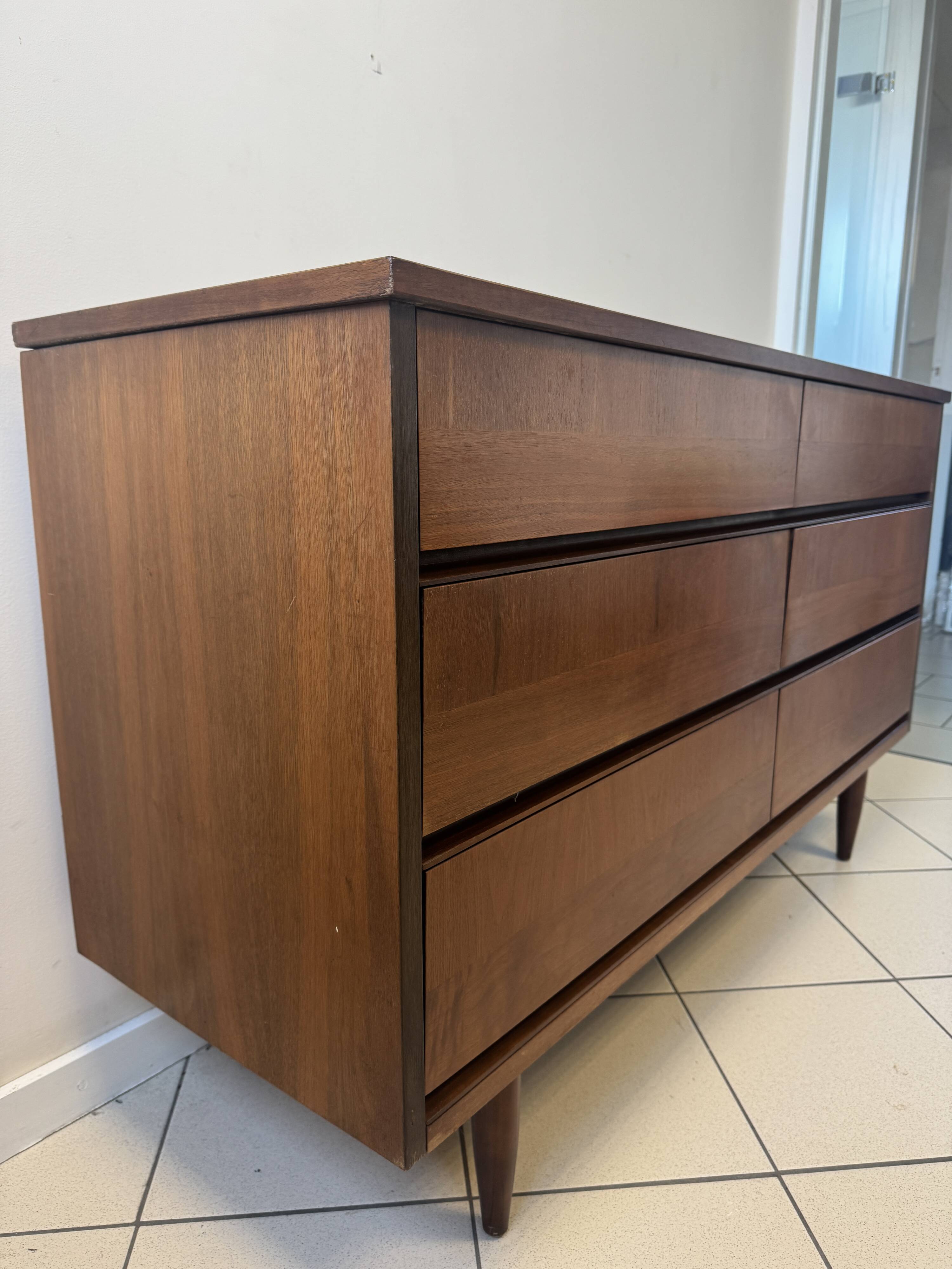 6-drawer Scandinavian style chest of drawers