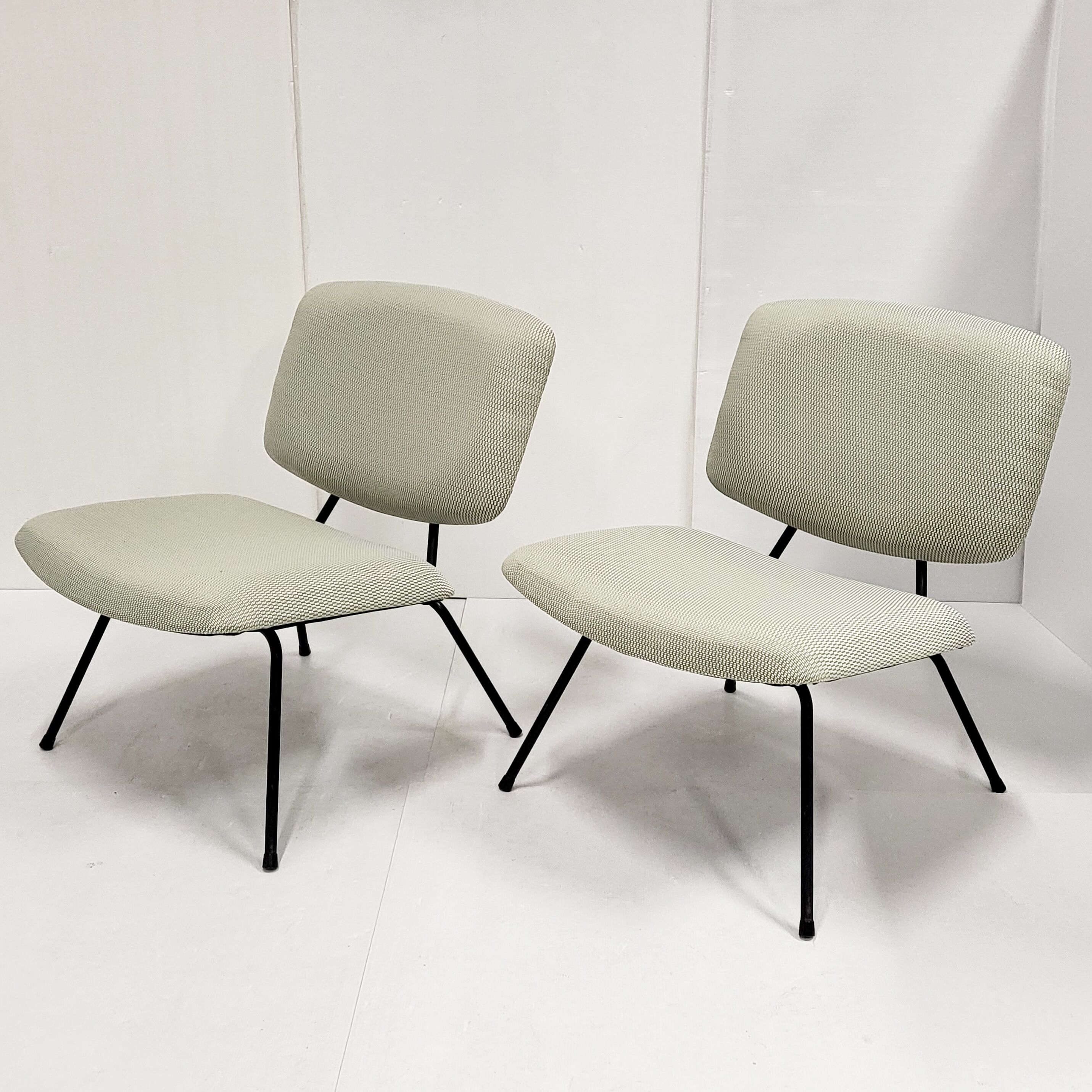 Paire de chauffeuses CM190 de Pierre Paulin pour Thonet
