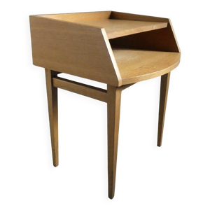 Chevet en bois clair,