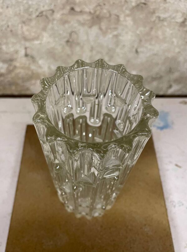Vase Labyrinthe en verre moulé – design František Vizner – Sklo Union