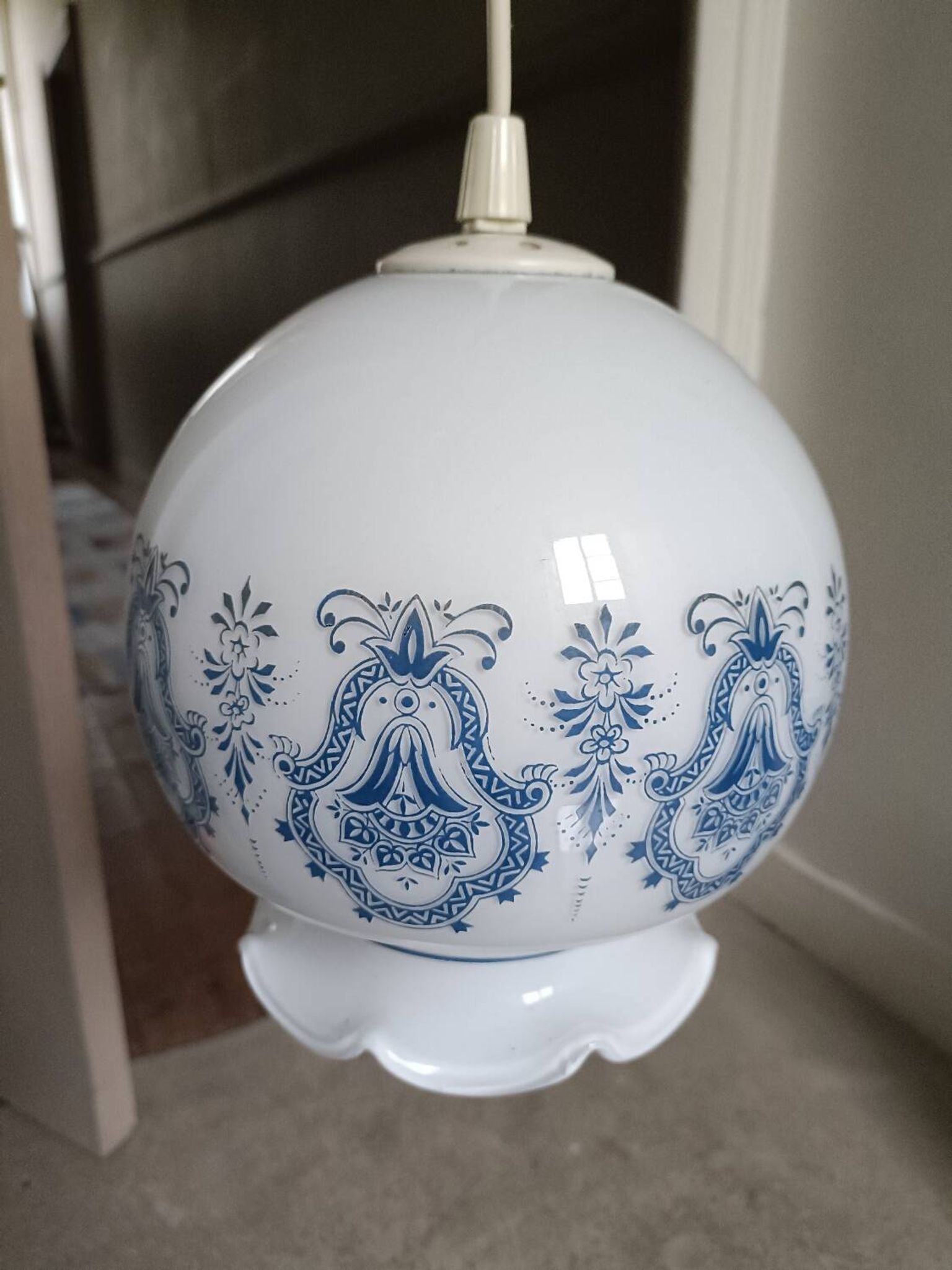 Suspension, boule de bain en opaline
