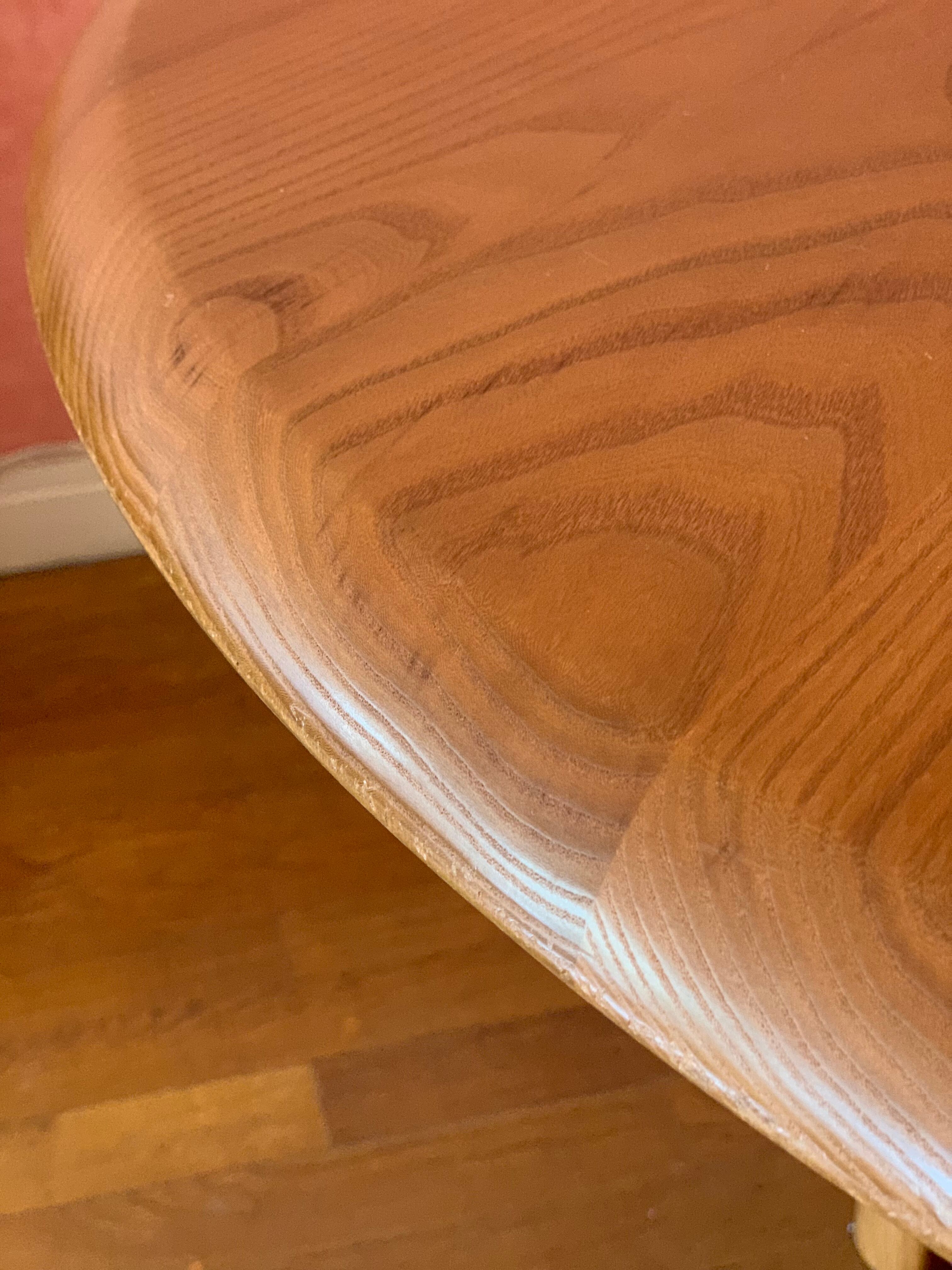 Round table in vintage solid elm