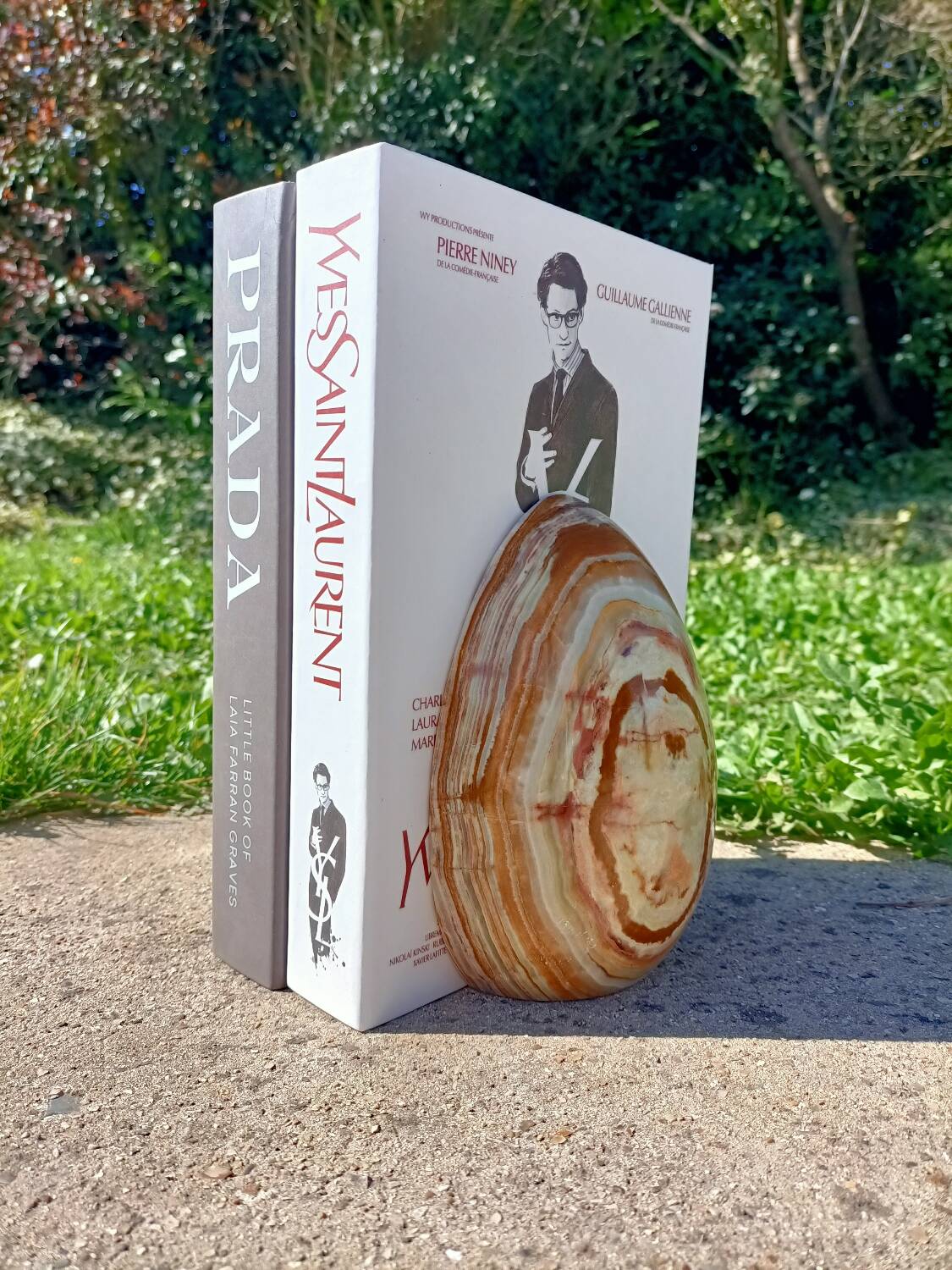 Retro marbled egg bookends 💐