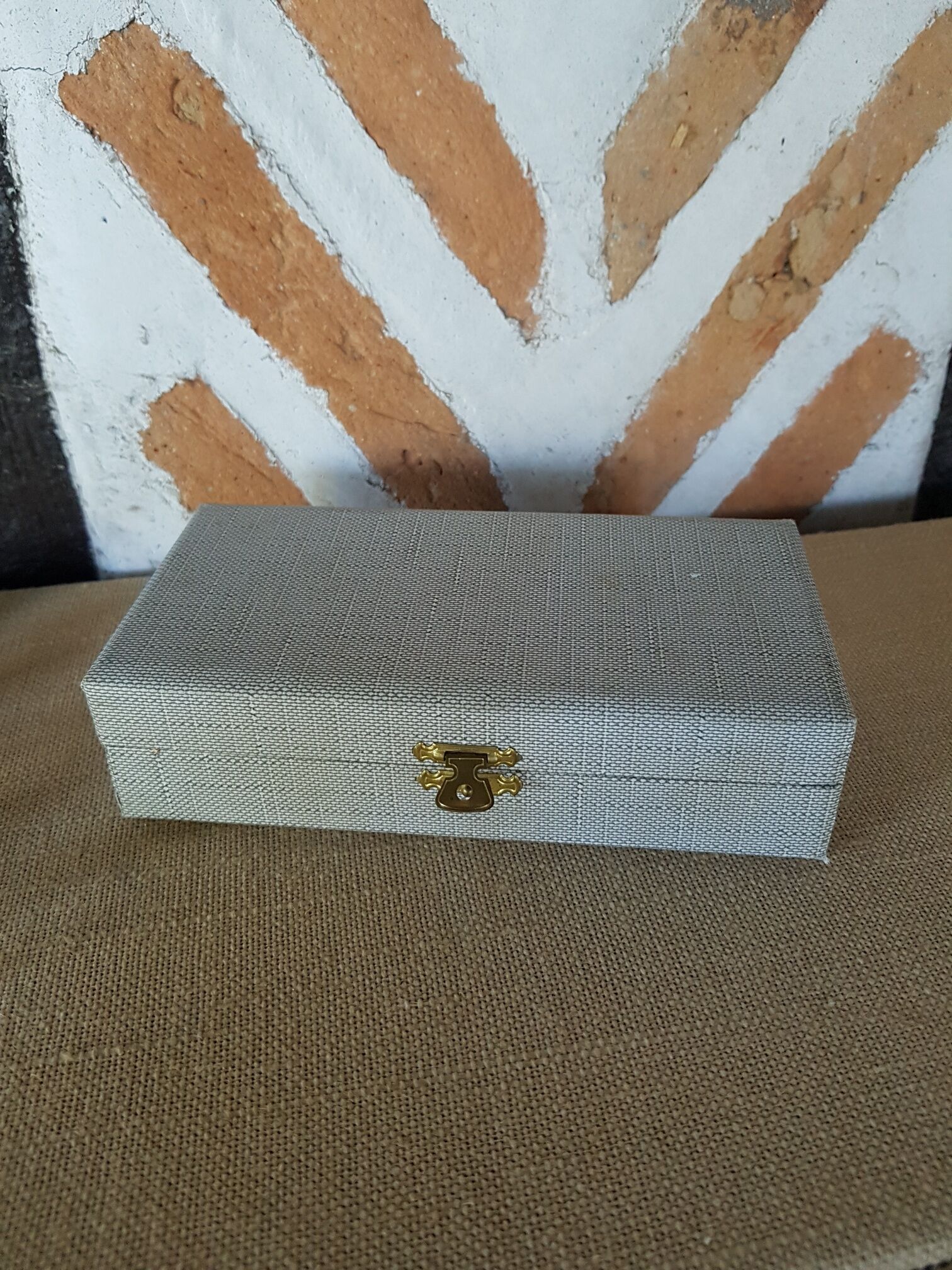 Series of 6 door metal knife dog