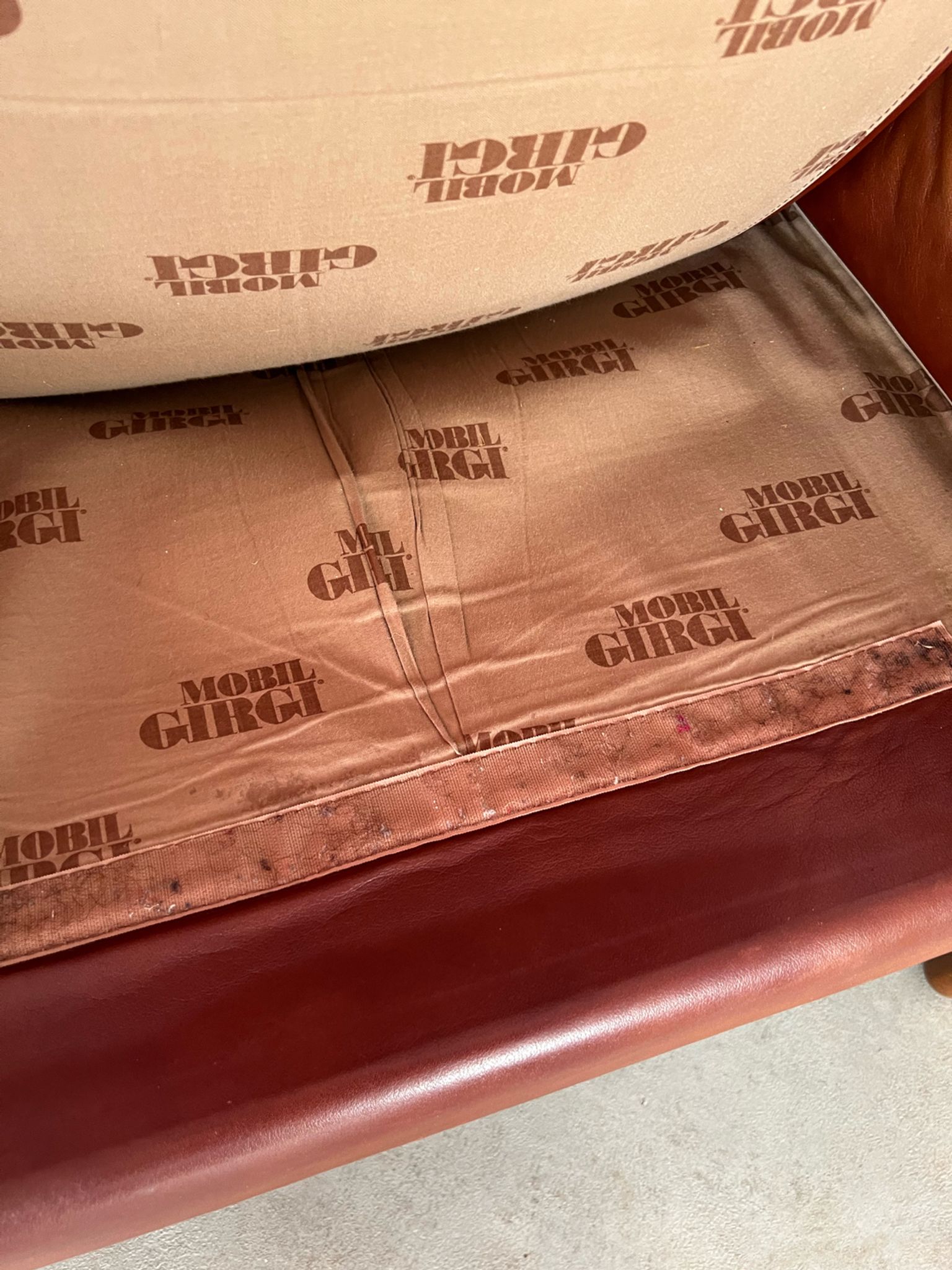Old 2-seater leather and walnut sofa design 70s Mobil Girgi Mario Marenco vintage Italy
