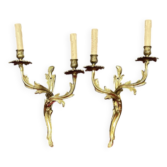 Paire d'appliques en bronze massif doré.