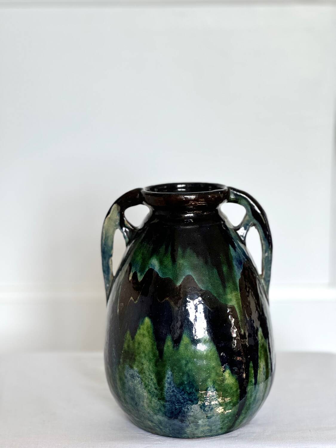 Handmade vase in mixed earth