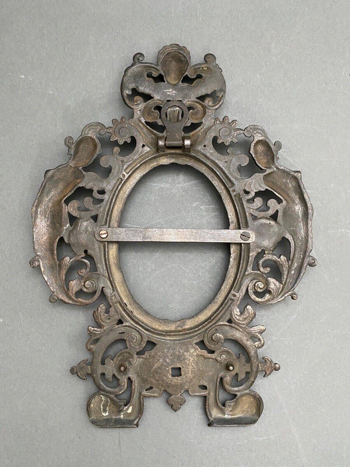 Bronze frame nineteenth Napoleon III richly decorated with macaroons