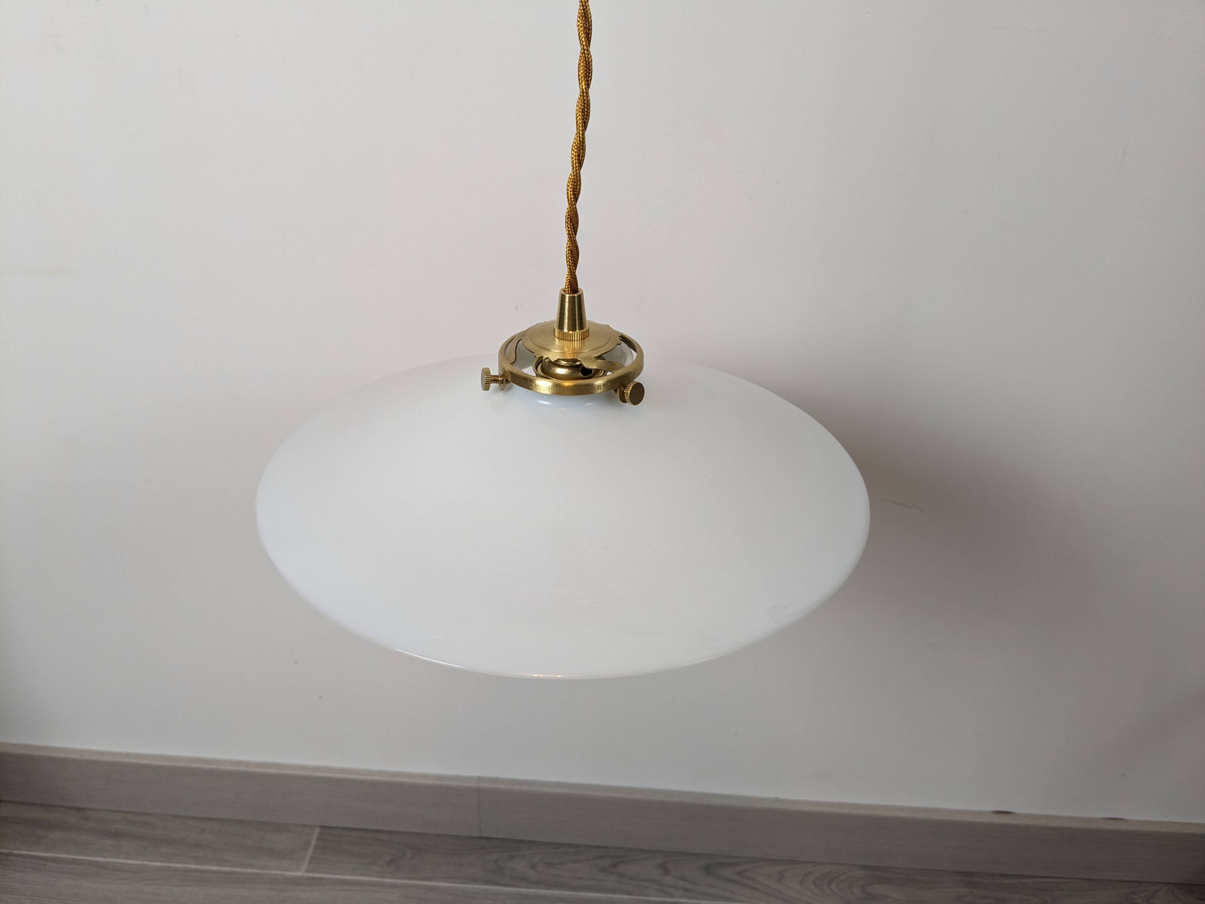 Suspension vintage en opaline blanche