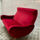 Fauteuil italien velours rouge avec pieds en laiton