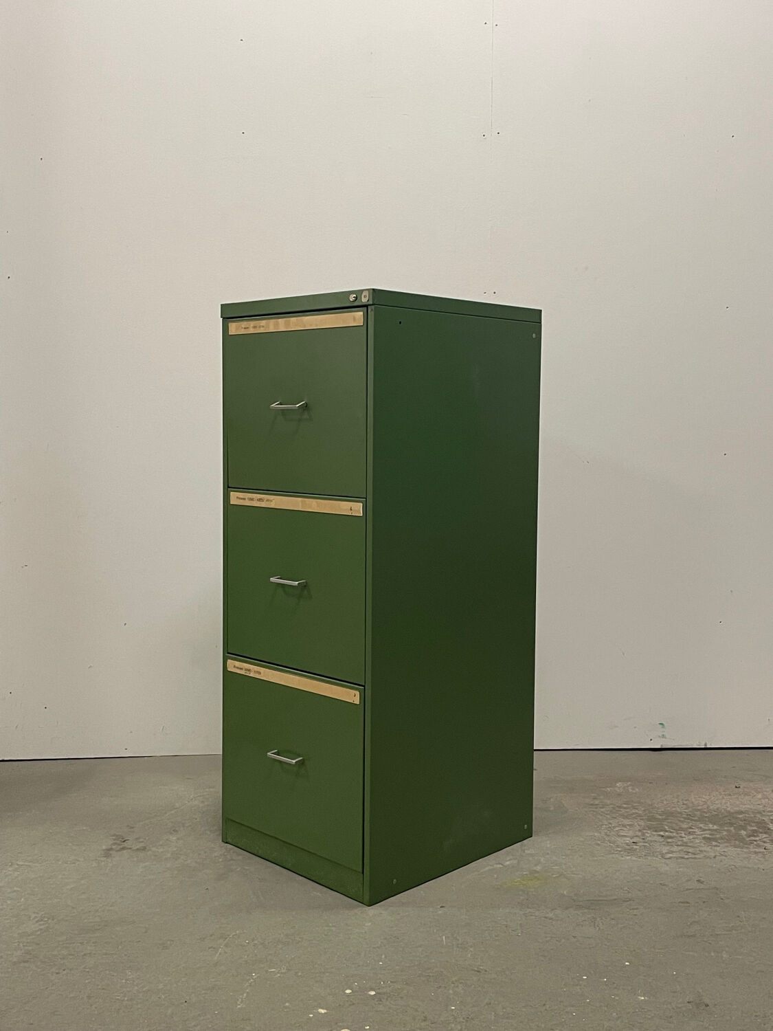 Metal filing cabinet with 3 drawers, 1970s.