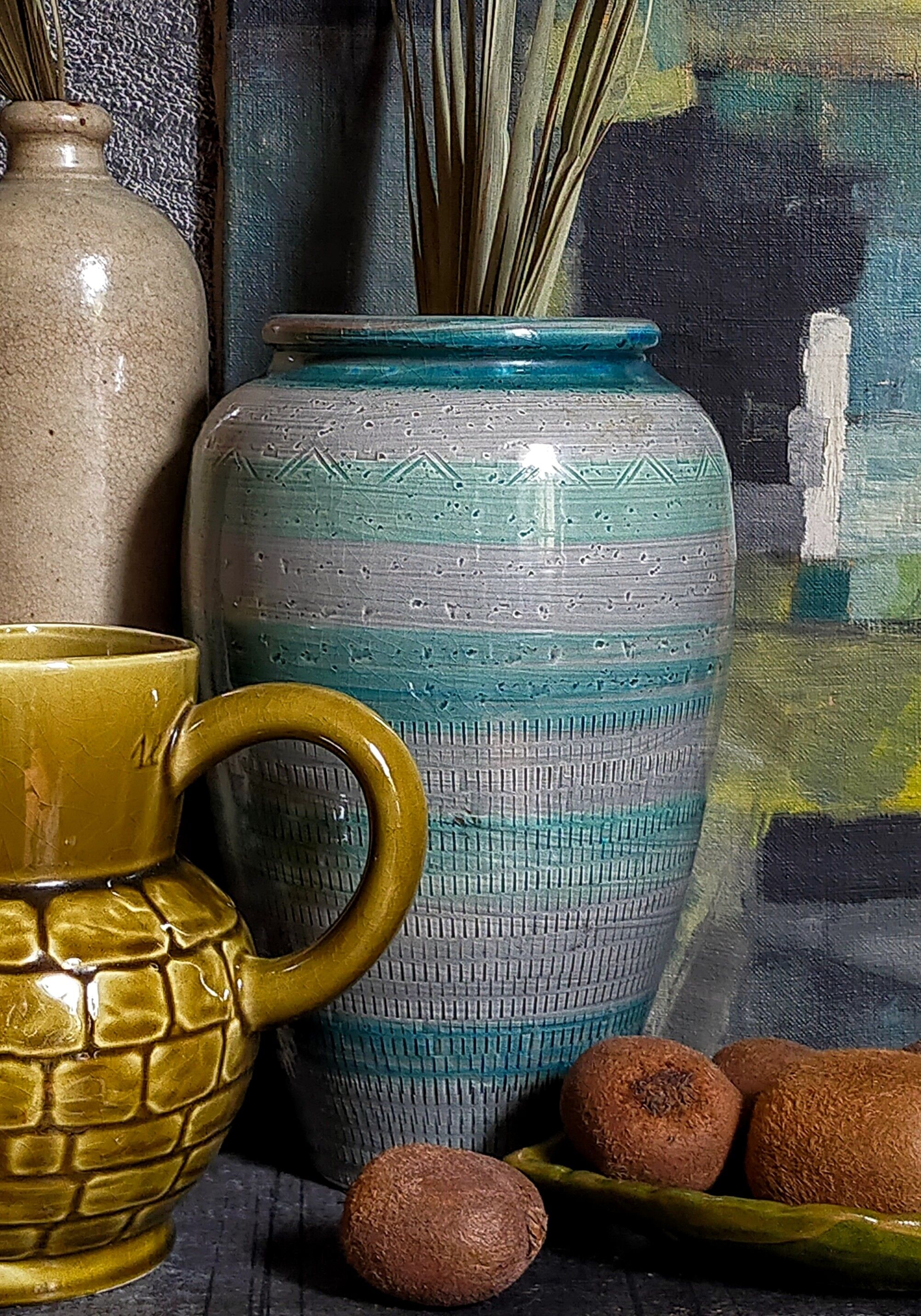 Ceramic vase scarified with gray-blue enamel