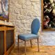 Table ghibli en verre avec 8 chaises parisiennes pieds sabrés roche bobois
