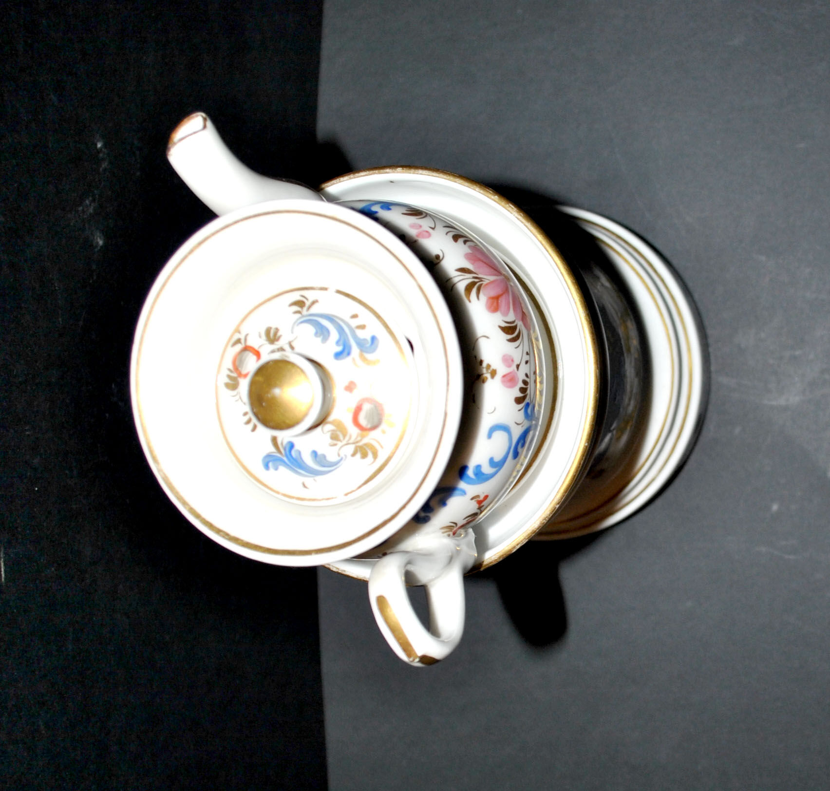 Tisanière ancienne en porcelaine de Paris veilleuse Théière à infusion fleurie peint main 19e s.