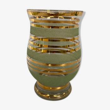 Vase doré et vert