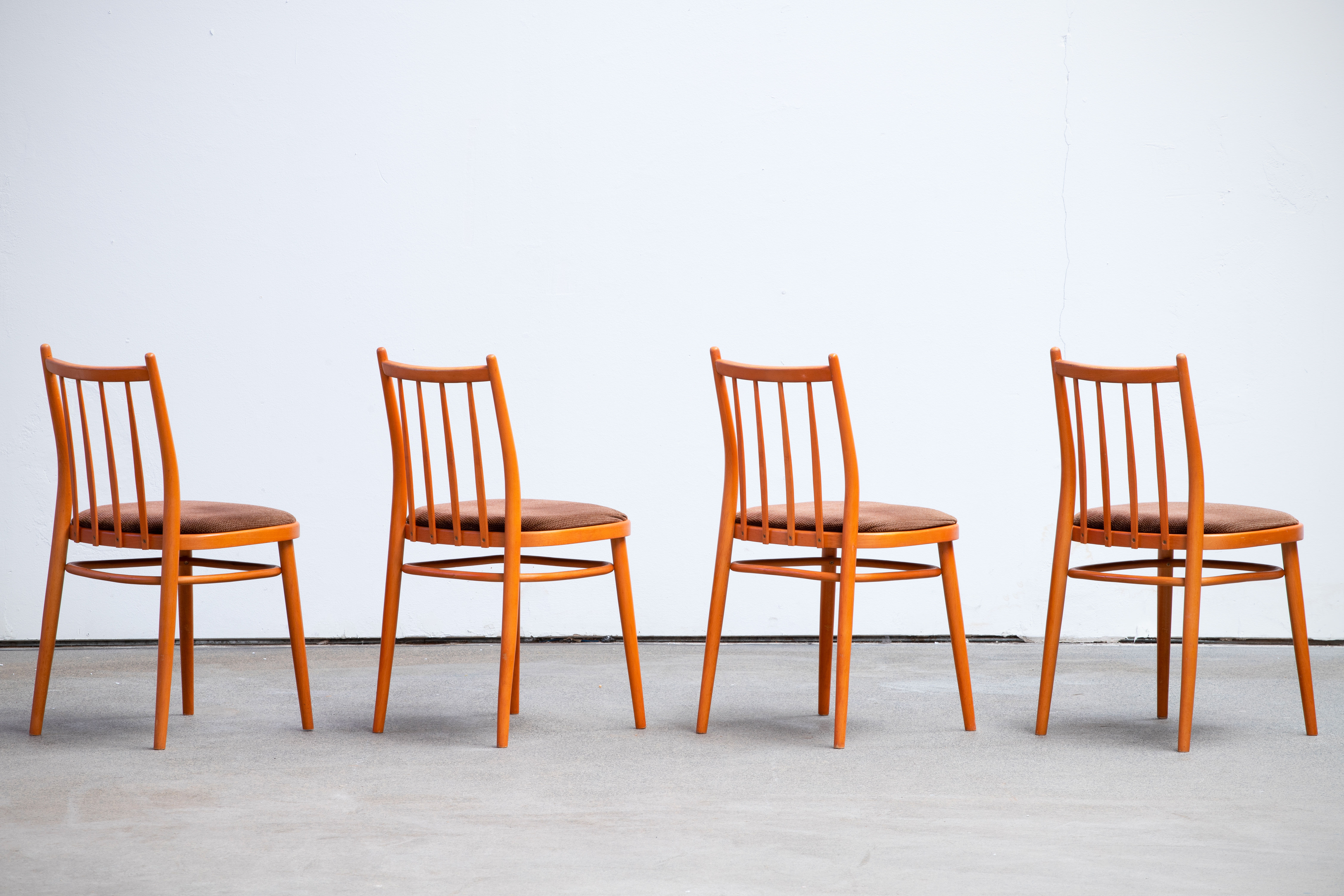 Series of 4 chairs bistrots scnadinave vintage