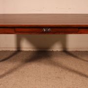 Louis XV table in oak, late 18th century.
