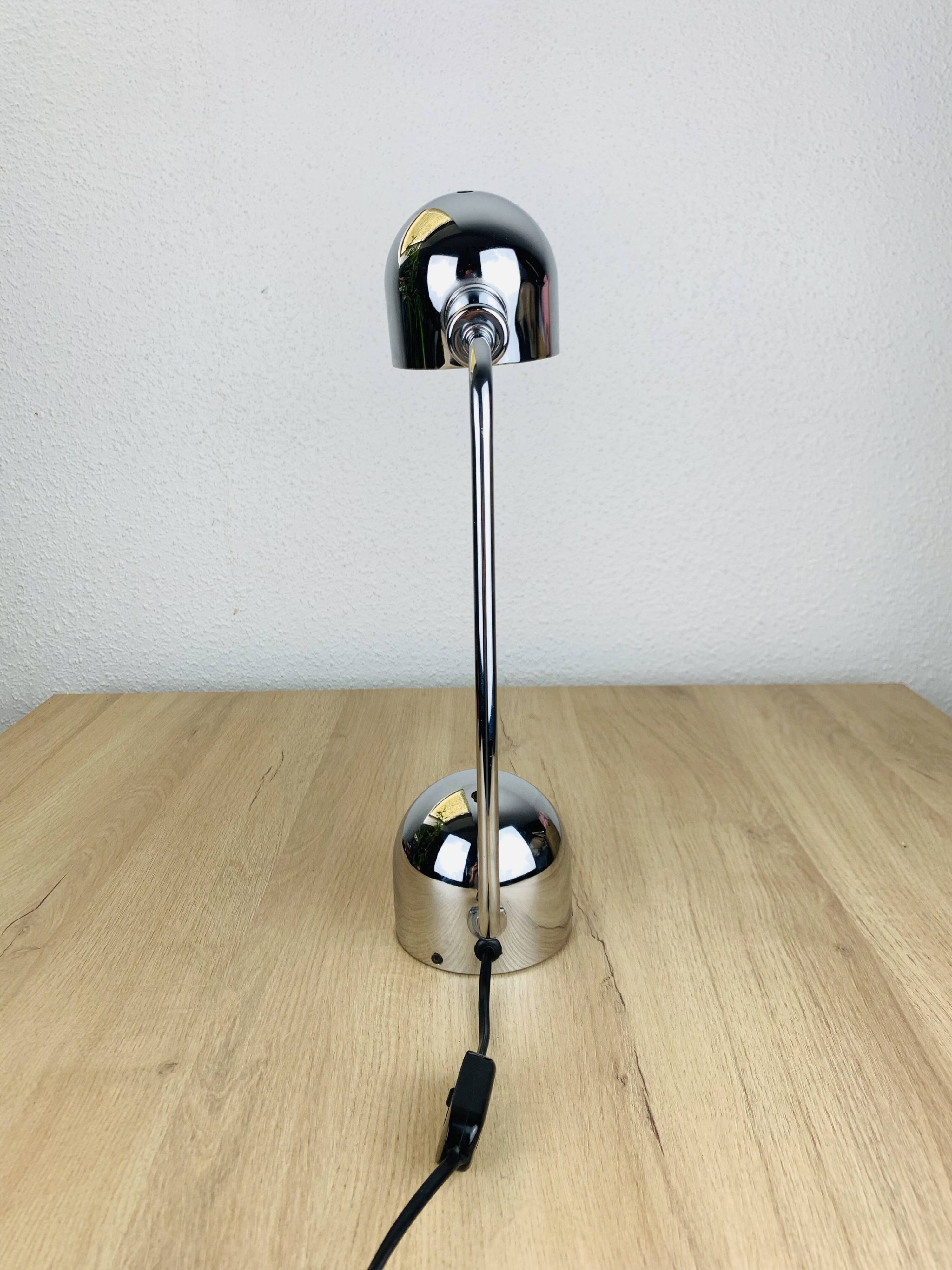 Lampe de bureau orientable chrome années 70