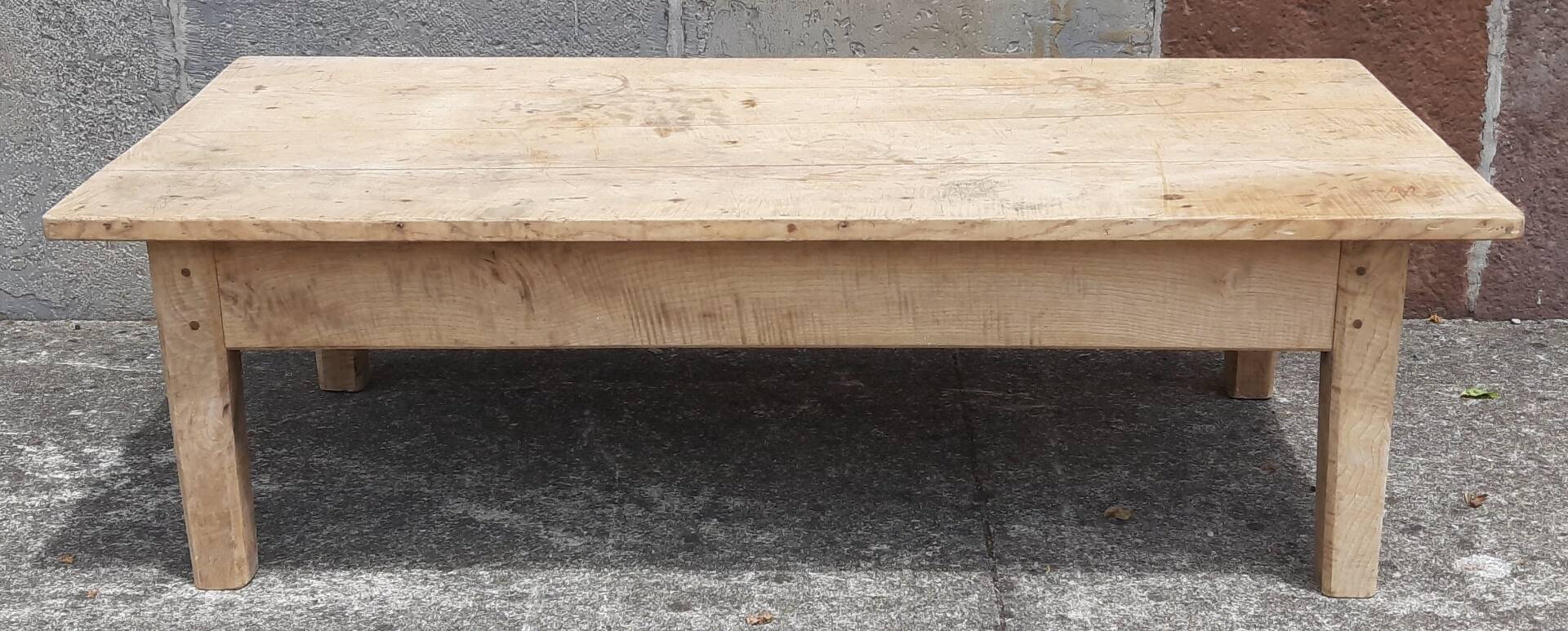Oak coffee table. (150x73cm)