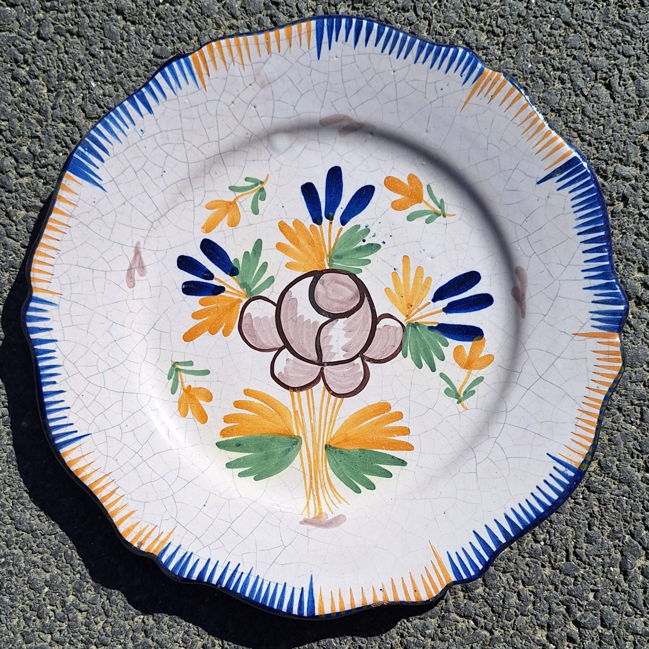 Eighteenth-century earthenware plate with floral decoration.