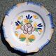Assiette en faïence à décor fleuri XVIIIème