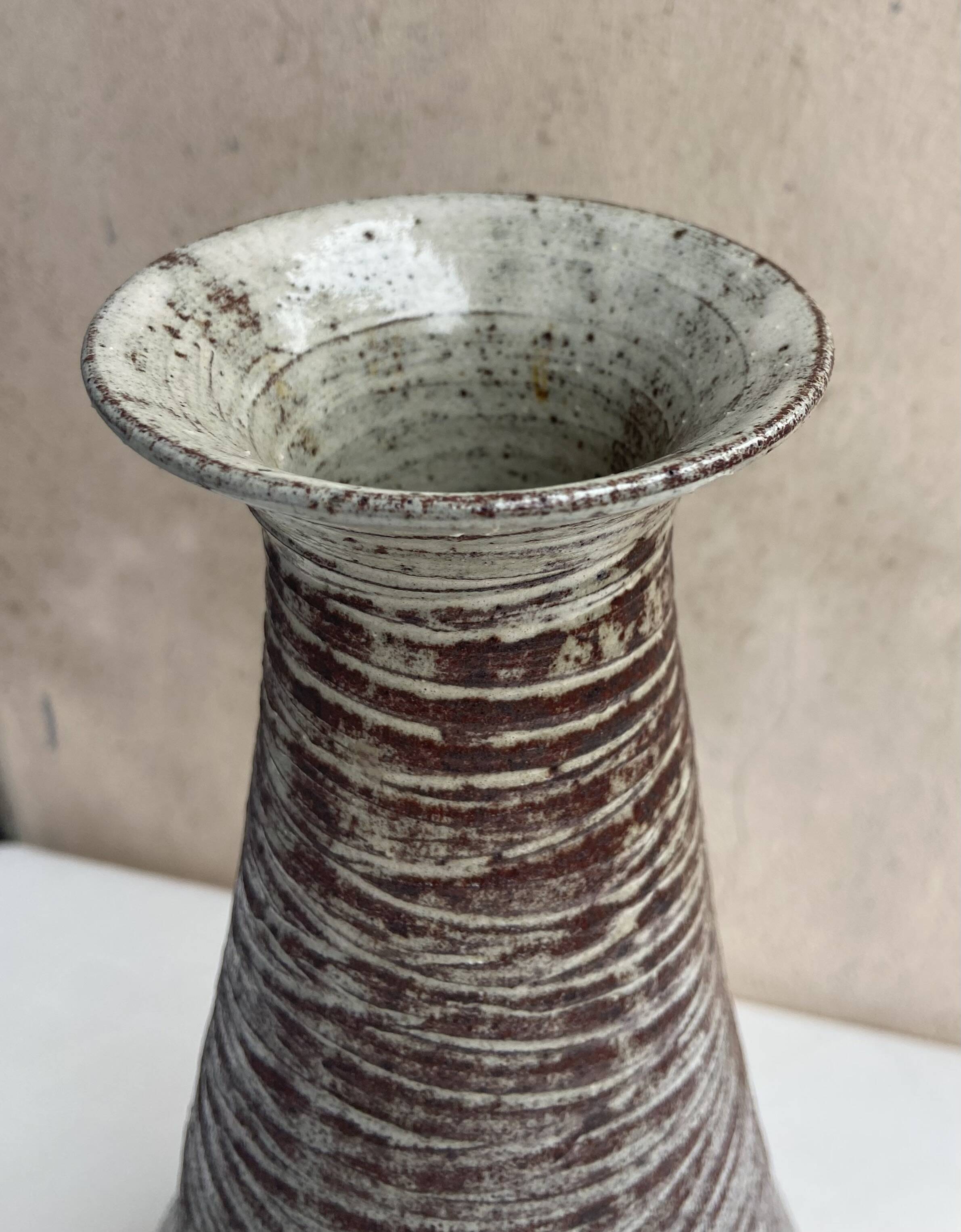Accolay ceramic vase